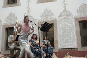 299434_271719532854010_5979044_n